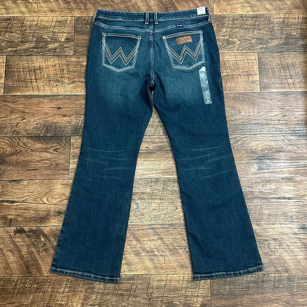 NWT Wrangler Retro Mae Mid-Rise Bootcut Jeans in Dark Wash. 33x30